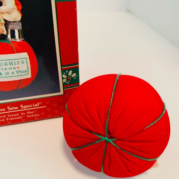 Enesco Treasury of Christmas You're Sew Special Christmas Ornament Best friends - Picture 3 of 9